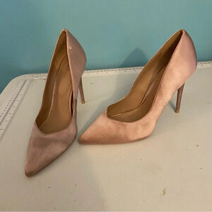 BNWOT Aldo blush coloured satin‎ stiletto  pointed toe heels in size 6